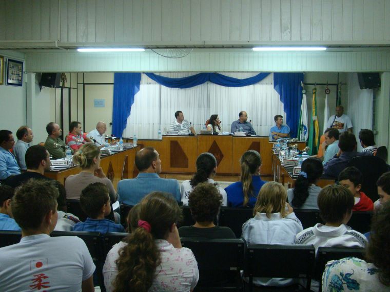 Grande público se fez presente nesta segunda-feira dia 25 em mais uma Sessão Ordinária da Câmara Municipal