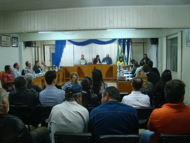 Grande público se fez presente nesta segunda-feira dia 22 em mais uma Sessão Ordinária da Câmara Municipal.