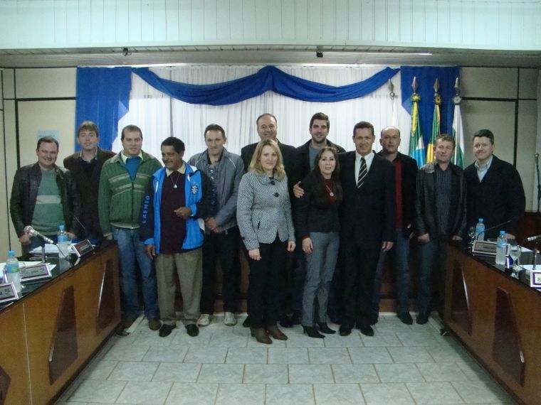 Vereador Cleber Pelizzari toma posse,em uma Sessão de muitos trabalhos na Câmara Municipal de Laranjeiras do Sul.