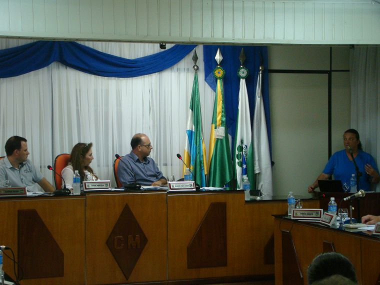 Sessão do dia 14 foi marcada pela presença de duas secretárias municipais.