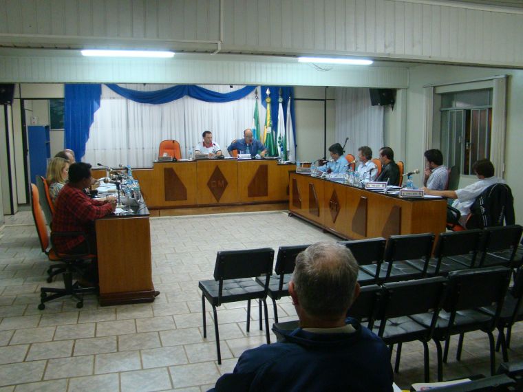 Grande público se fez presente nesta segunda feira dia 21em mais uma Sessão Ordinária da Câmara Municipal