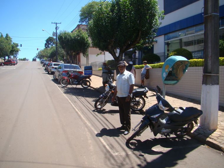 Vereador Silvano Pereira solicita a demarcação de "estacionamentos exclusivo para bicicletas e motos" no centro da cidade em especial em frente os mercados e órgãos públicos (fórum, bancos).