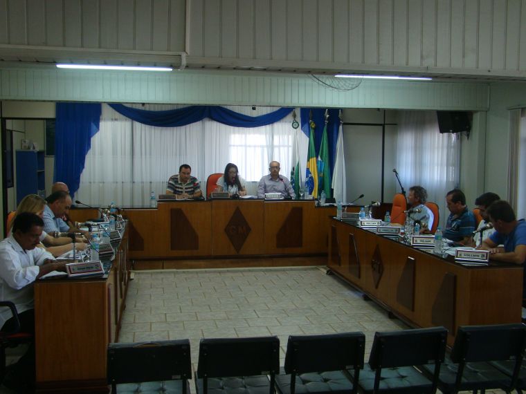 Vereadores realizam Sessão Extraordinária, a última sessão do ano de 2013.
