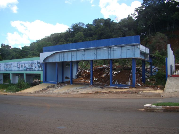 Vereadores aprovam Requerimento que solicita informações sobre as providências que estão sendo tomadas pela municipalidade, com referência aos desmoronamentos ocorridos em nosso município em abril de 2013