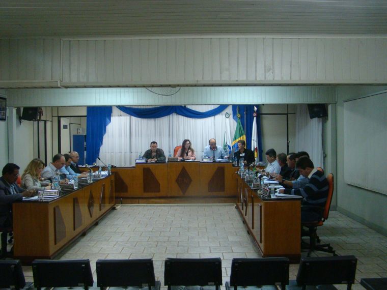 Por 8 votos a 5, vereadores aprovam contas do Executivo, referente ao exercício Financeiro de 2011