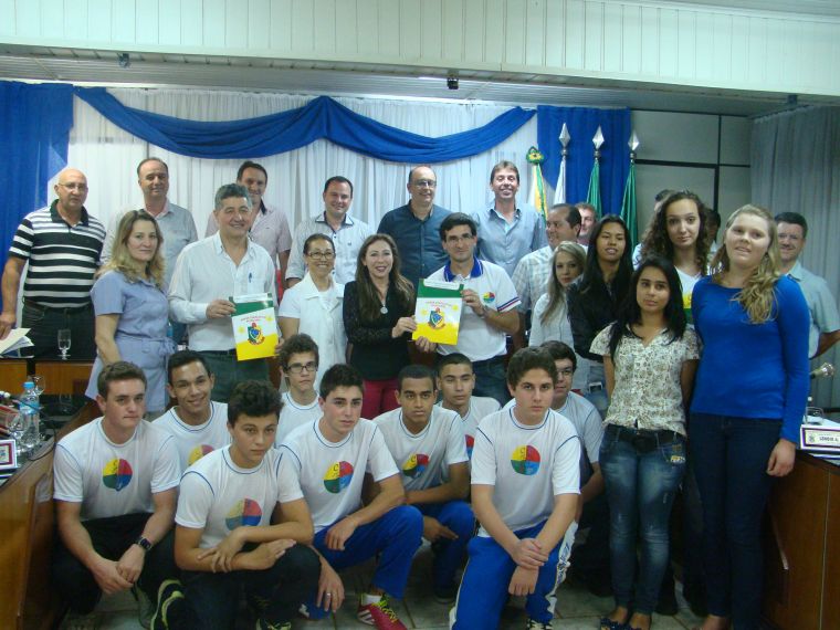 Alunos do Colégio Floriano Peixoto visitam Câmara de Vereadores