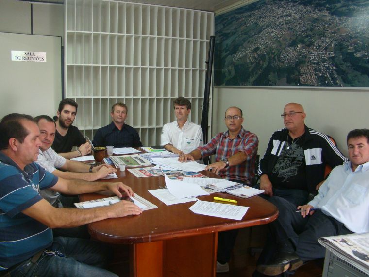 Vereadores realizam reunião na manhã desta quinta feira 23
