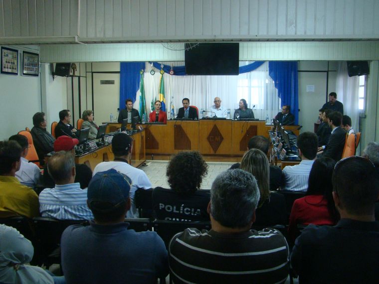 Em cerimonial realizado na Câmara Municipal de Laranjeiras do Sul Dr. Helder Lauria, assume oficialmente a 2ª Subdivisão policial de Laranjeiras do Sul