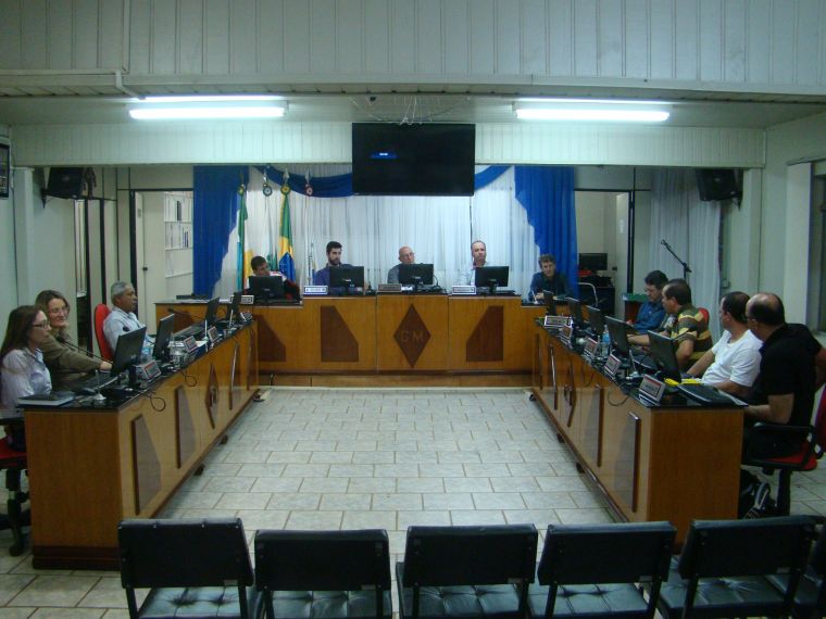Câmara realizou sessão extraordinária na noite desta quarta feira 26