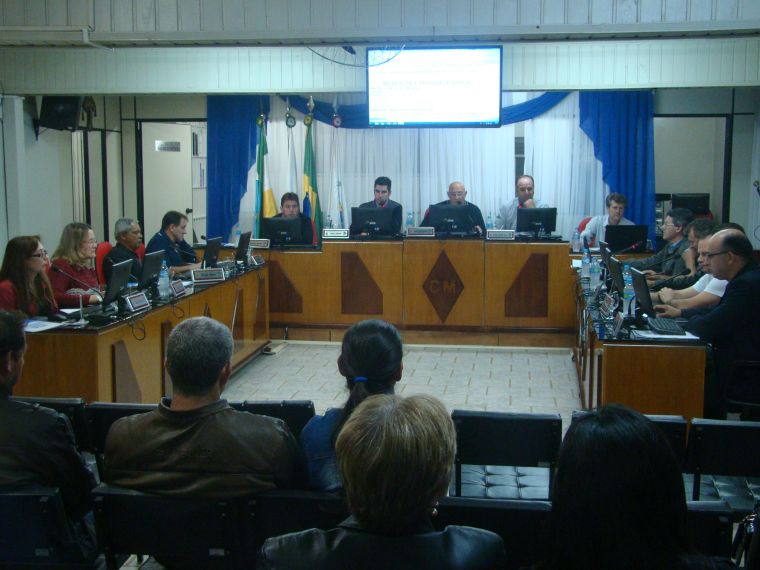 Câmara Municipal de Laranjeiras do Sul realiza duas sessões na noite desta terça feira 