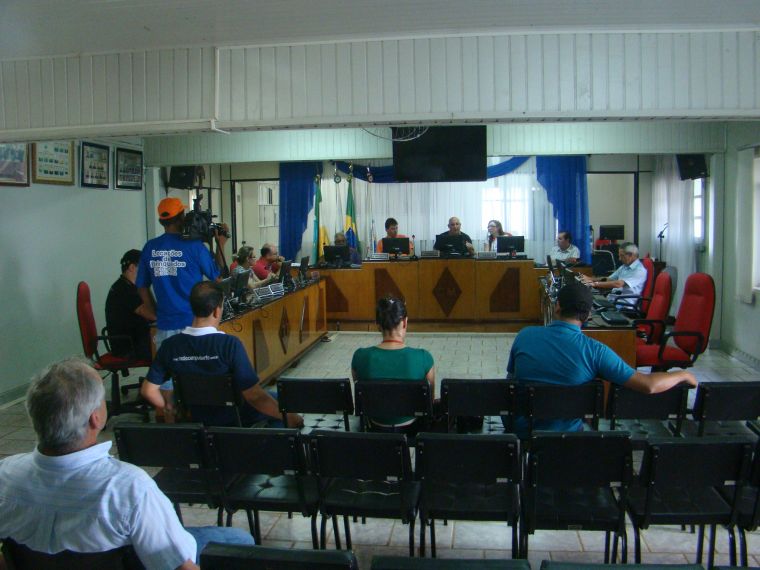 Em Laranjeiras do Sul, vereadores elaboram projeto para diminuição de salários