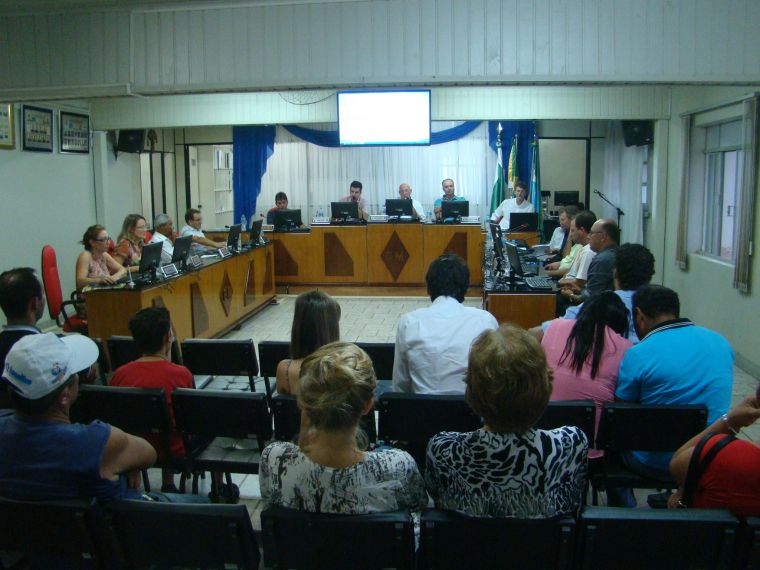 Câmara Municipal de Laranjeiras do Sul realiza duas sessões na noite desta segunda feira 15