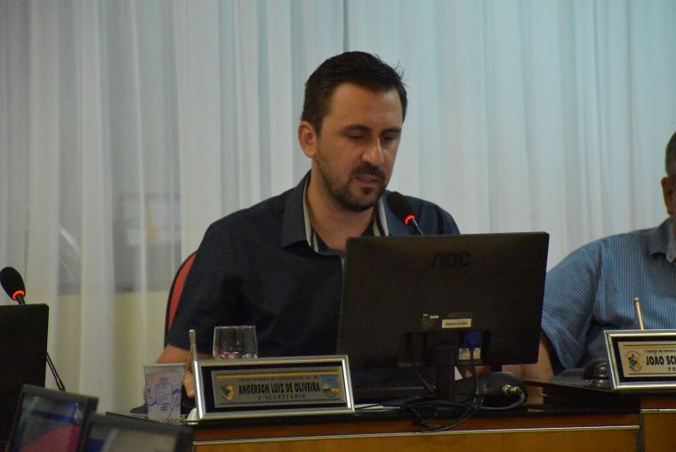 Professor Anderson solicita informações sobre Parques Industriais de Laranjeiras