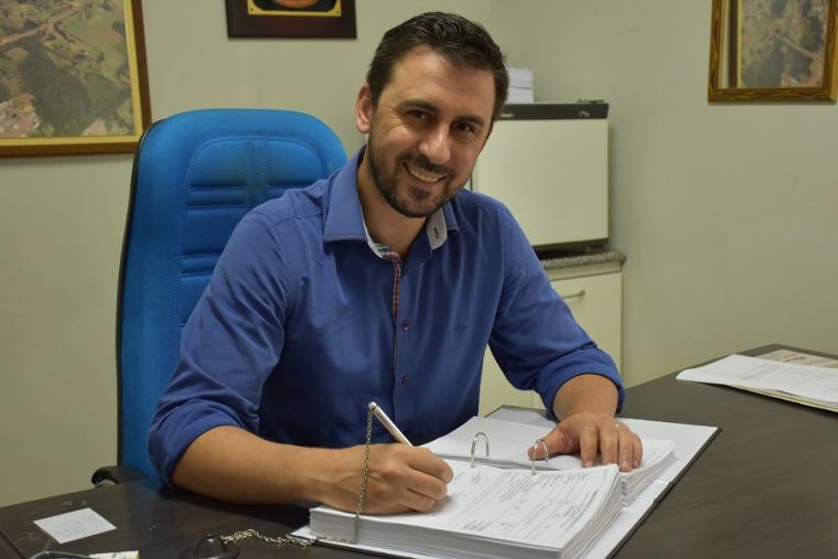 Prof. Anderson solicita patrolamento e cascalhamento para estrada do Passo Liso
