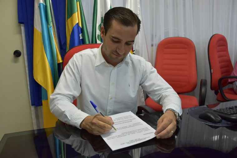Valdivino de Oliveira solicita cascalhamento e patrolamento de estradas do Passo Liso
