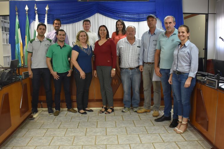 Comissão de Finanças recebe ex-prefeita Sirlene Svartz