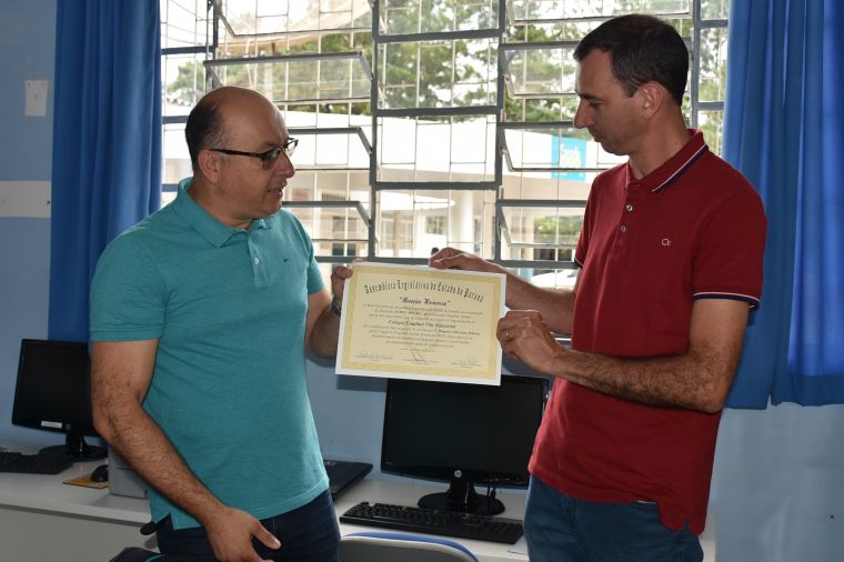 Gurtat entrega Menção Honrosa a diretores premiados no Gestão Paraná