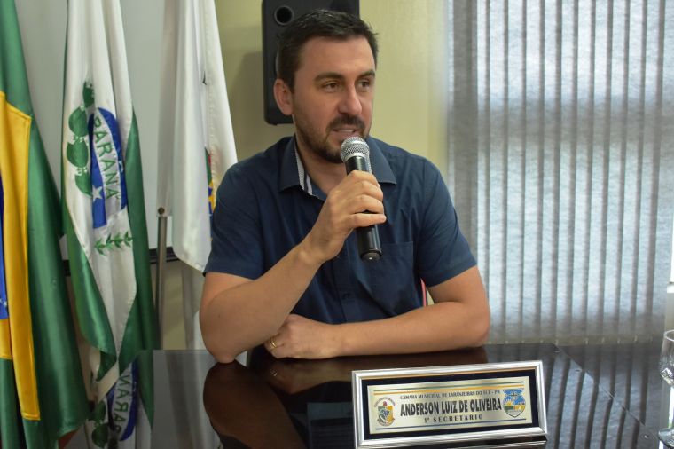 Vereador professor Anderson solicita esclarecimentos do Poder Executivo