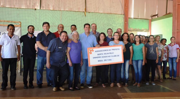Legislativo prestigia entrega de equipamentos por meio do Dinheiro na Comunidade