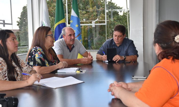 Em audiência no Executivo, vereador Ney Becker solicita recursos para o Cristo Rei